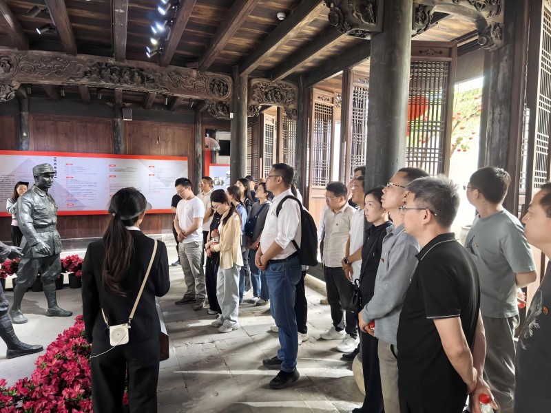 循跡悟思想 發(fā)揚(yáng)鐵作風(fēng) 凝心促踐行 亞通新材黨總支開展主題黨日活動2.jpg