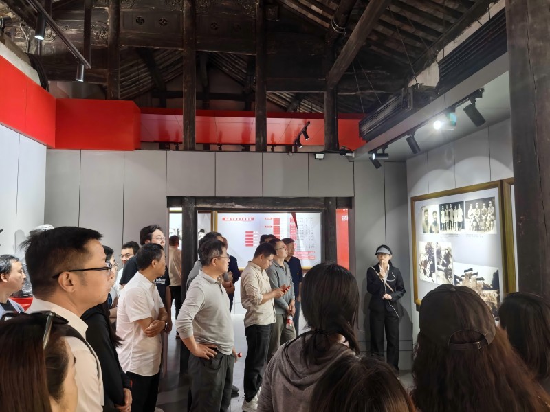 循跡悟思想 發(fā)揚(yáng)鐵作風(fēng) 凝心促踐行 亞通新材黨總支開展主題黨日活動3.jpg